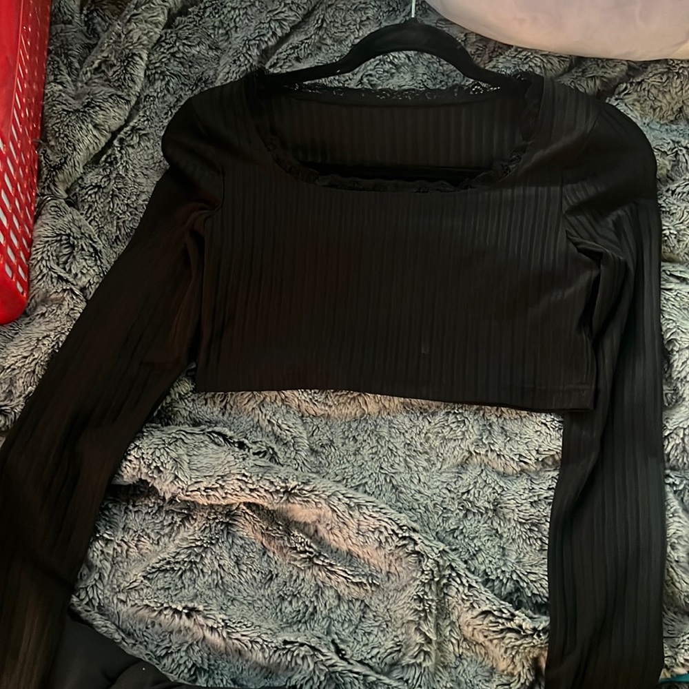 blackong sleeve shirt with lace arpund neck line